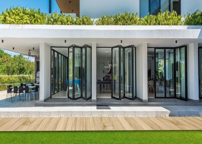 Unifold Luxury Bifold Doors Installer in Basingstoke